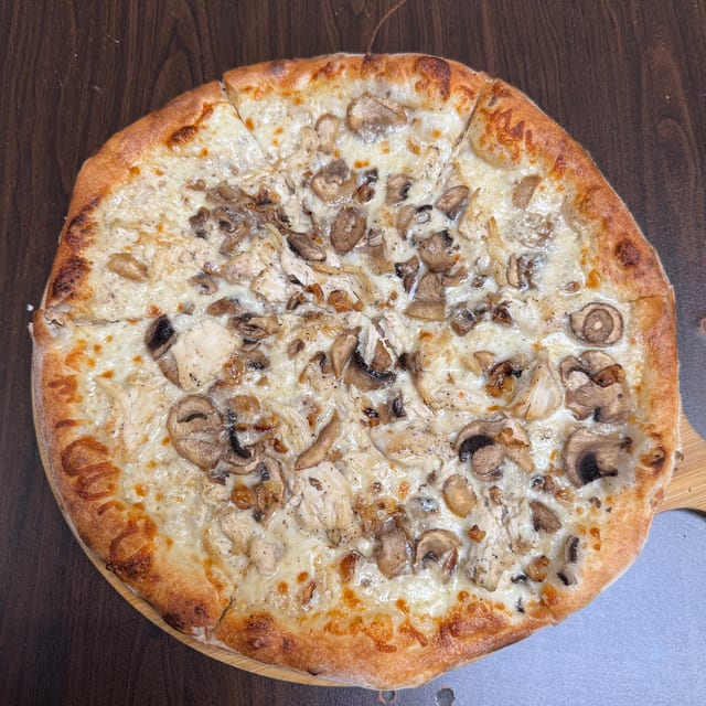 Garlic Cream Dream (16").